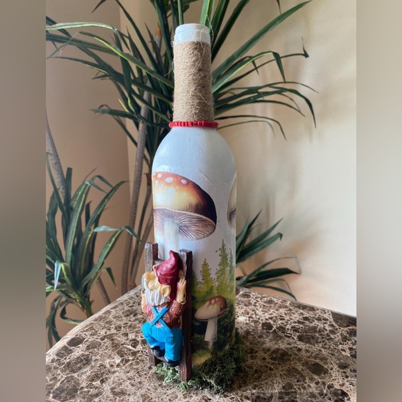 Mushroom, Gnome Lover Wine Bottle | Vase 3D Gnome Lover Wine Bottle Decor - Picture 6 of 10